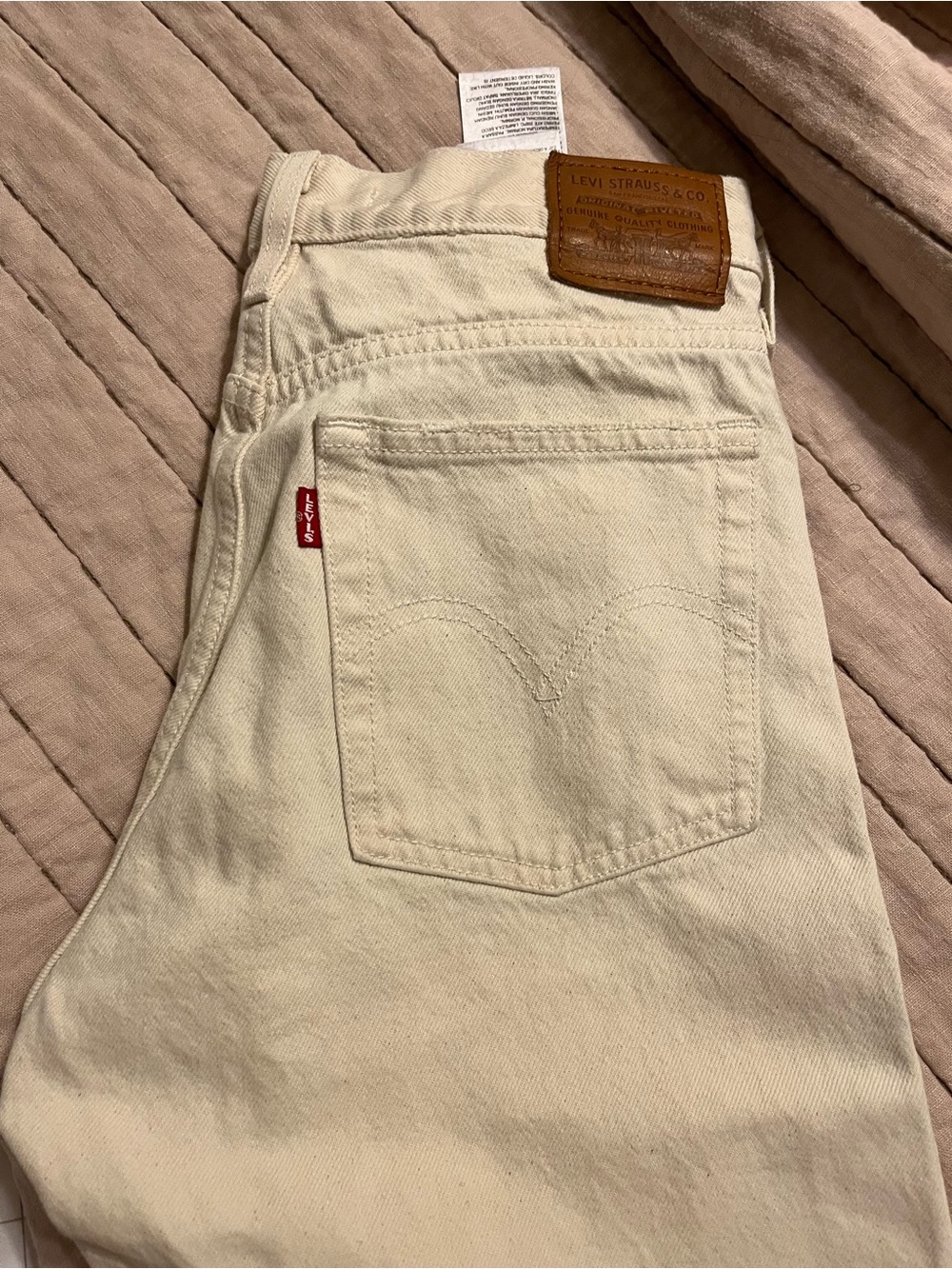 Levi's women’s Cream Relaxed Jeans - Classic Five-Pocket size 28